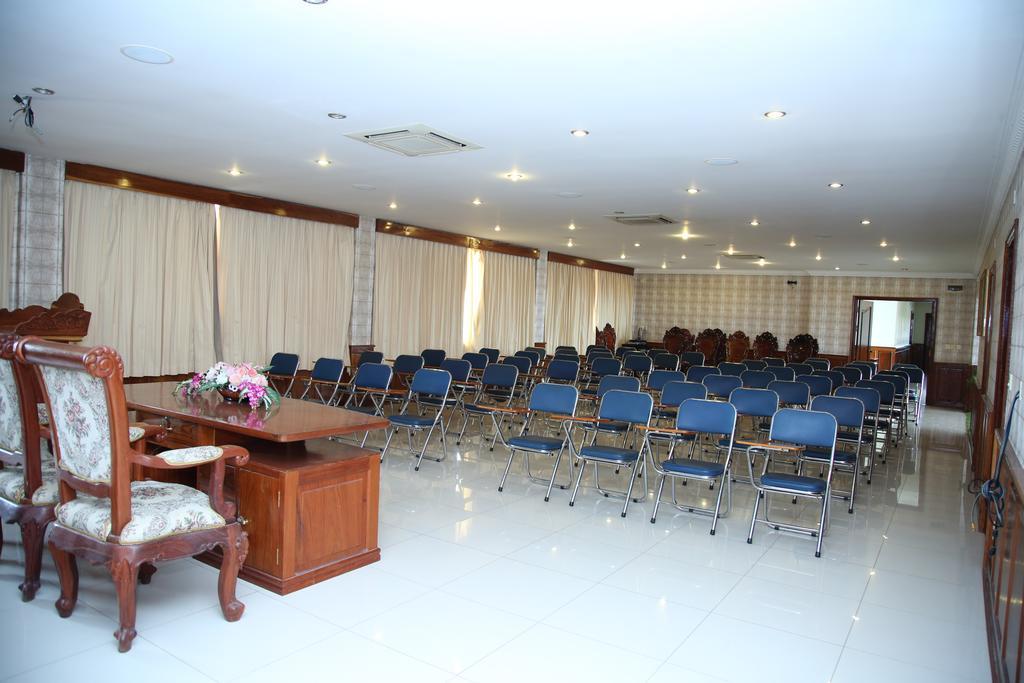 Holiday Hotel Battambang Eksteriør billede