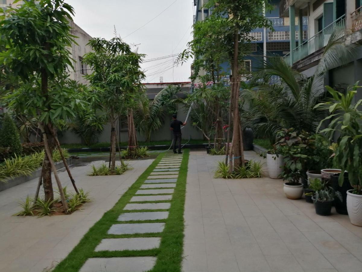 Holiday Hotel Battambang Eksteriør billede